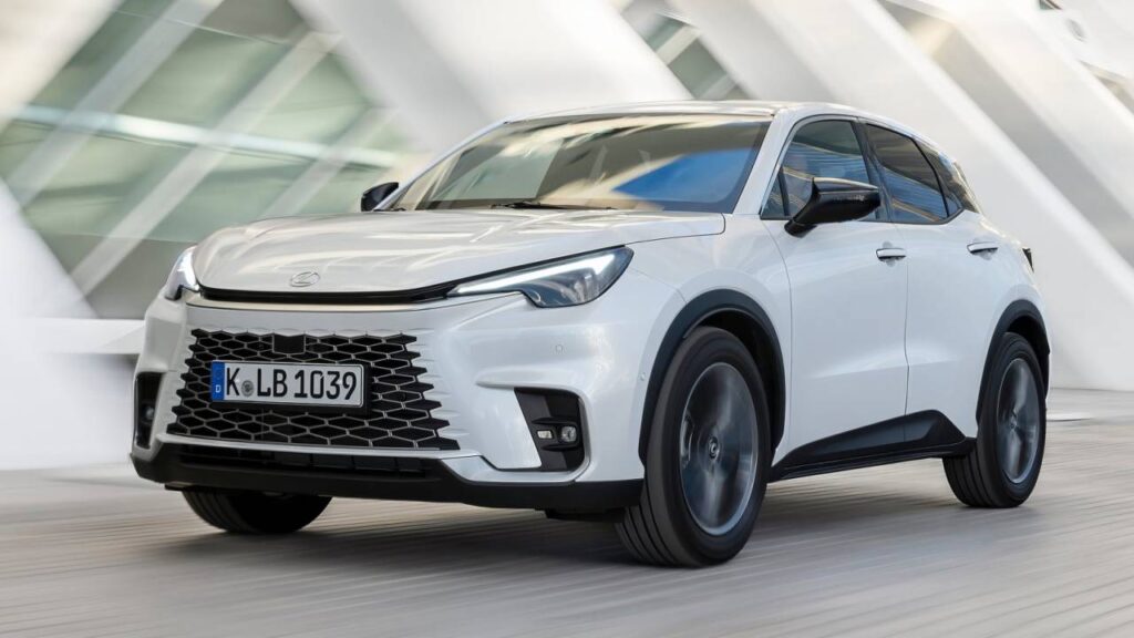 Lexus-LBX-2024-electronic-accident