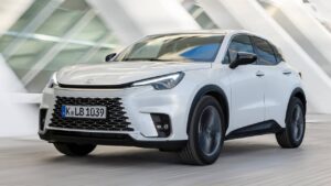 Lexus-LBX-2024-electronic-accident