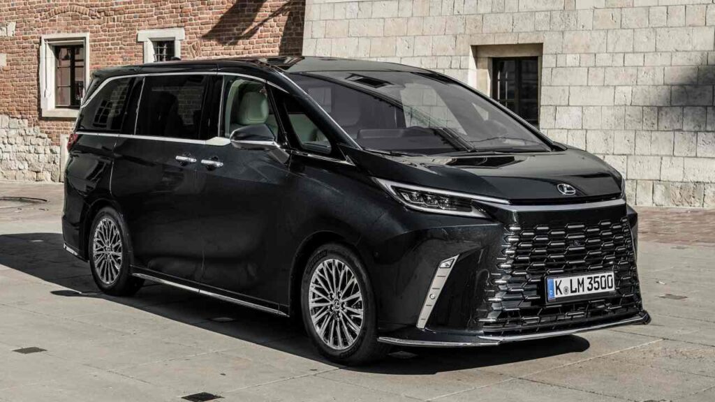 Lexus-LM-2024-electronic-accident