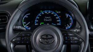 Toyota-Yaris_Cross-instrument-cluster-kba