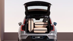 Volvo-EX90-2024-tailgate