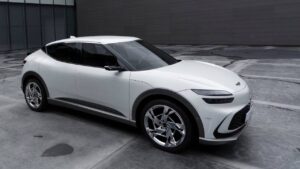 Genesis-GV60-2021-2024-windscreen-strip-accident